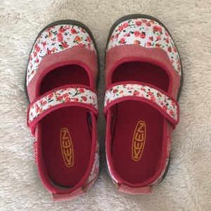Keen Slip-on Maryjanes Sz 9 toddler
